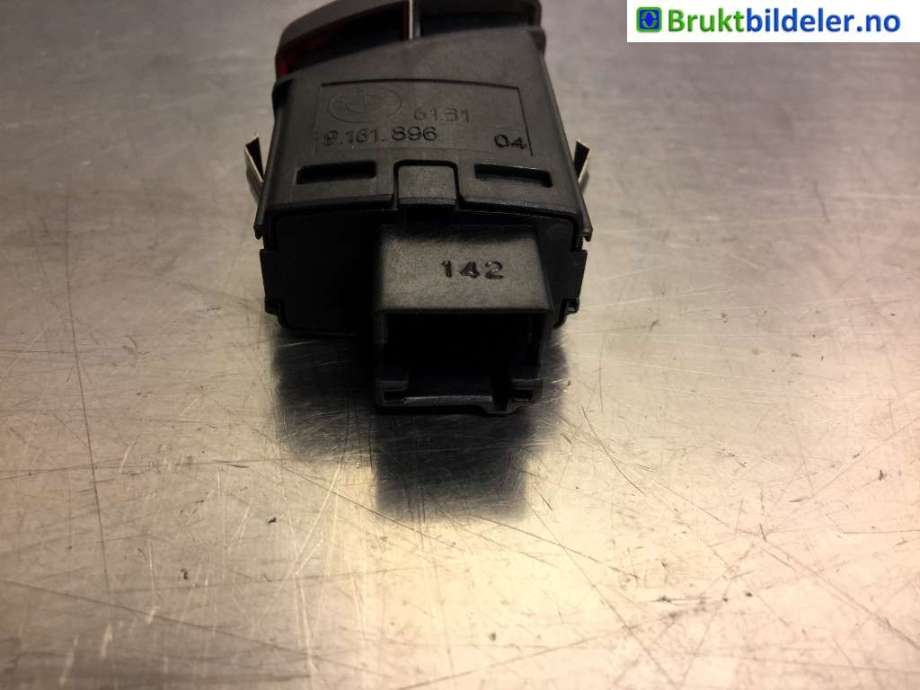 Bryter nødblink til BMW 5-Serie 2010-2017 (F10/F11) (F10/F11) (BMW|9.161.896|)
