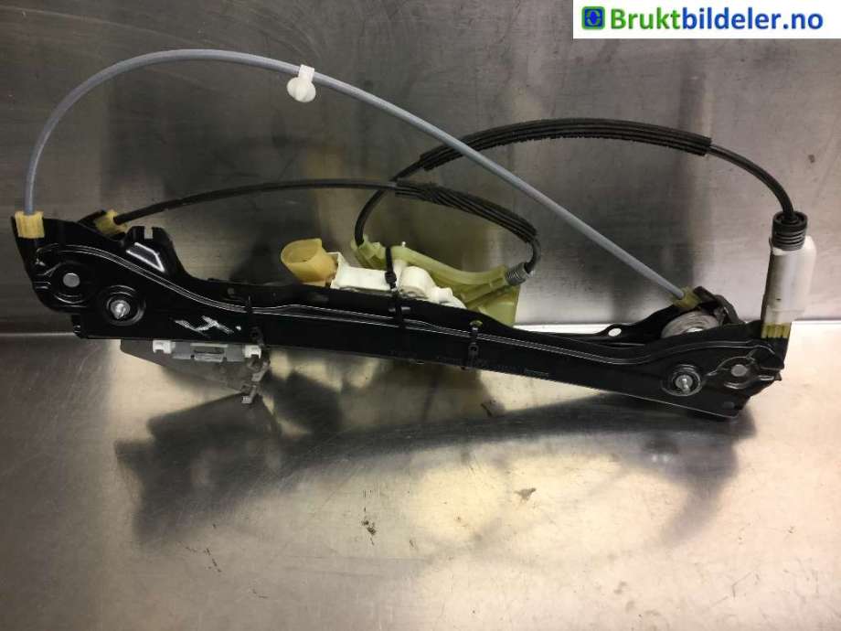 Ruteheis til BMW 3-Serie 2005-2011 (E90/E91/E92/E93) (E90/E91/E92/E93) (BMW|51 33 7 193 456|)