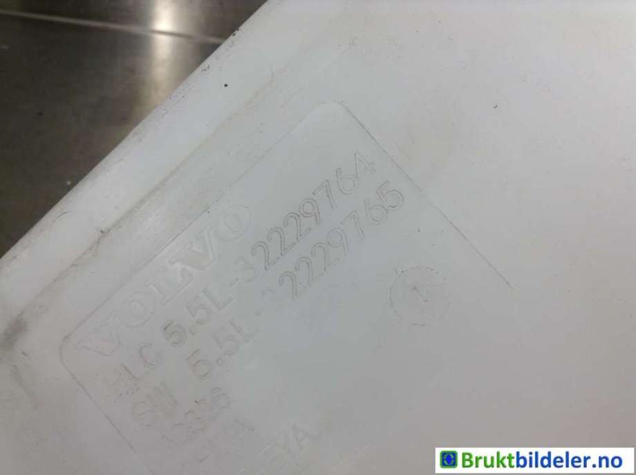 Spylertank til Volvo XC60 2017-->> (Type II)  (VOLVO|31699968||32229764)