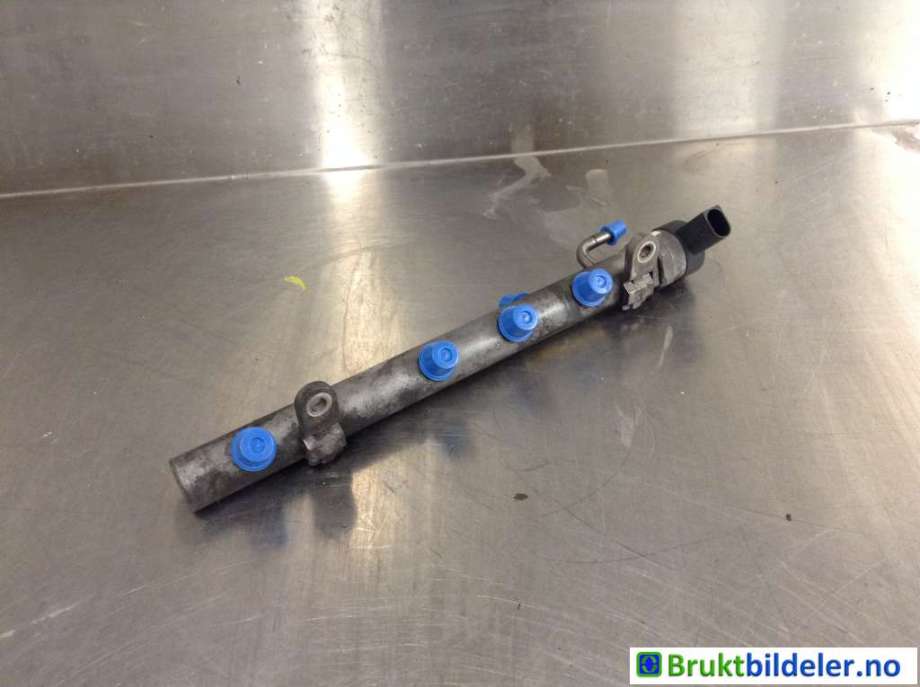 Dyseskinne (fuelrail) til Mercedes E-Klasse, 2009-2013 (Fase 1) (W212) (W212) (MERCEDES|A 642 070 33 95)