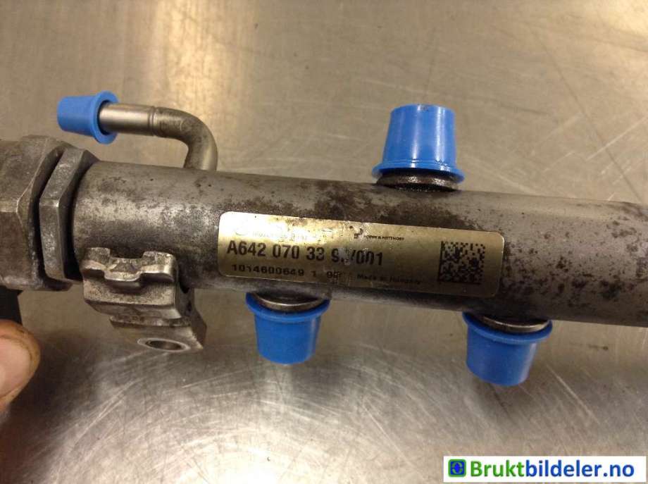 Dyseskinne (fuelrail) til Mercedes E-Klasse 2009-2013 (Fase 1) (W212) (W212) (MERCEDES|A 642 070 33 95|)