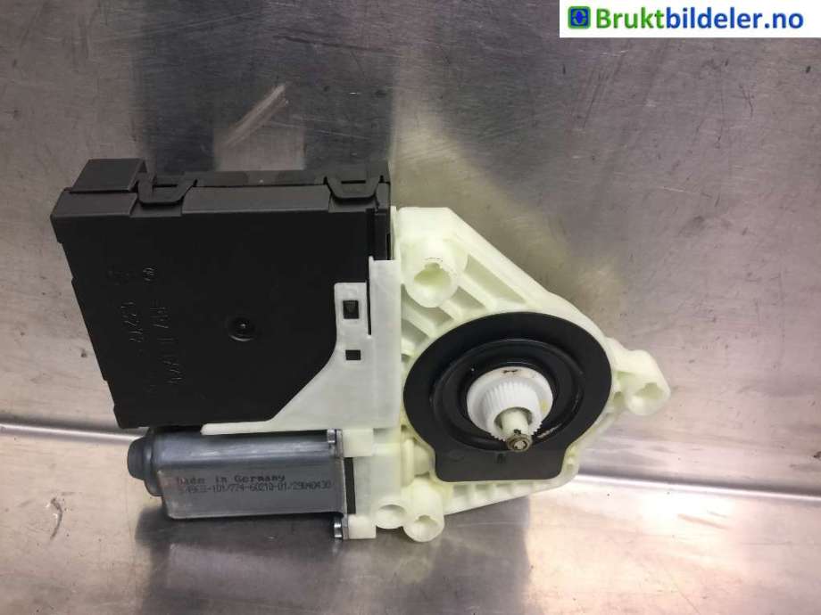 Ruteheis til VW Golf VI 2008-2012  (VOLKSWAGEN|5K0 959 792|)