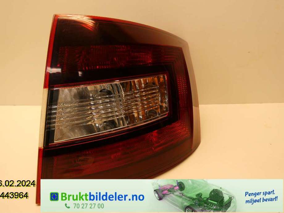 Baklykt høyre til Škoda Rapid, 2012-2019  (SKODA|5JJ 945 096 A)