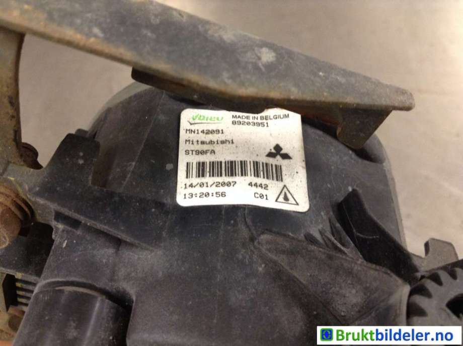 Tåkelykt venstre foran til Mitsubishi Outlander 2007-2010 (Type II, Fase 1)  (MITSUBISHI|MN142091|89203951|)