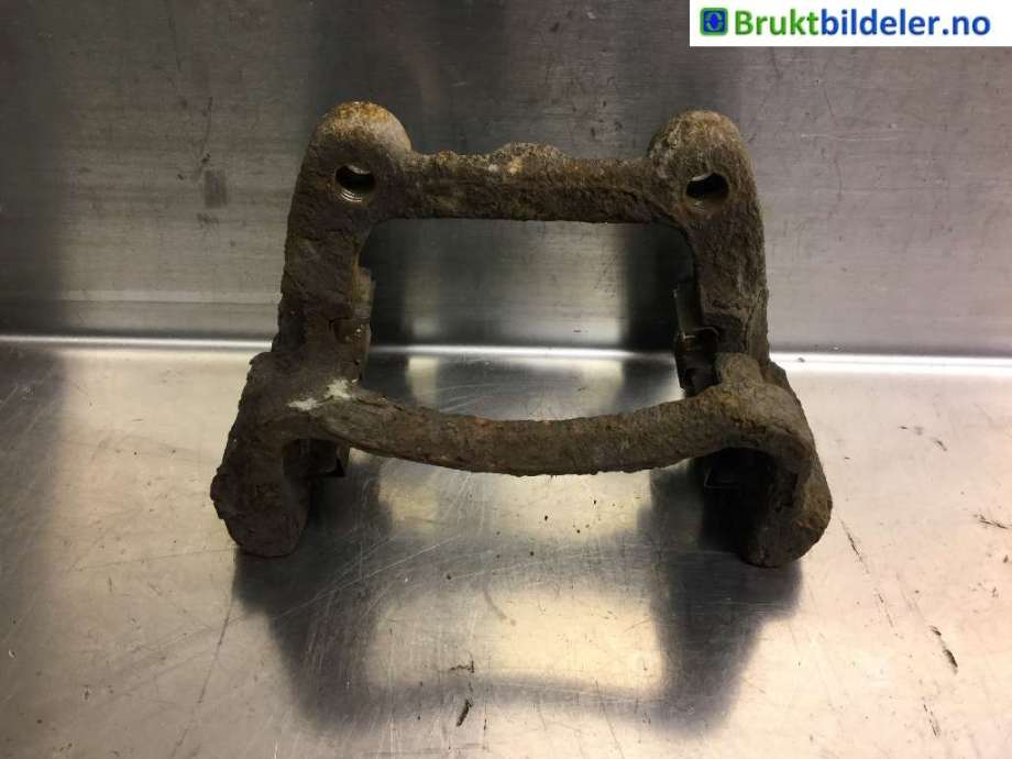 Bremsecaliper brakett til VW Caddy, 2004-2010 (Type III, Fase 1) (VOLKSWAGEN|1K0 615 426 K)