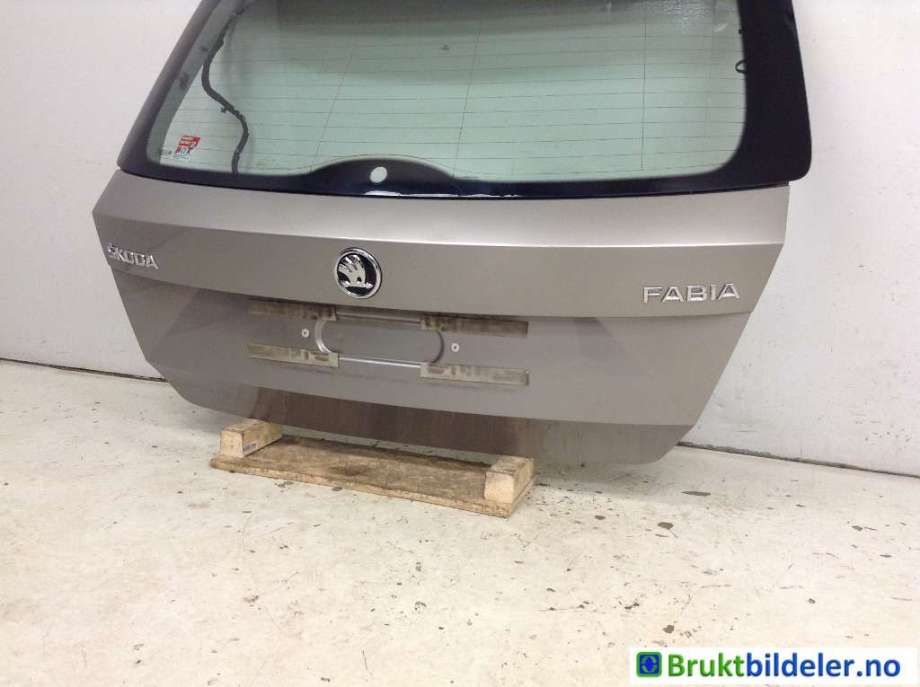 Bakluke combi til Škoda Fabia 2014-2021 (Type III)  (SKODA|6V6 827 025 H|)