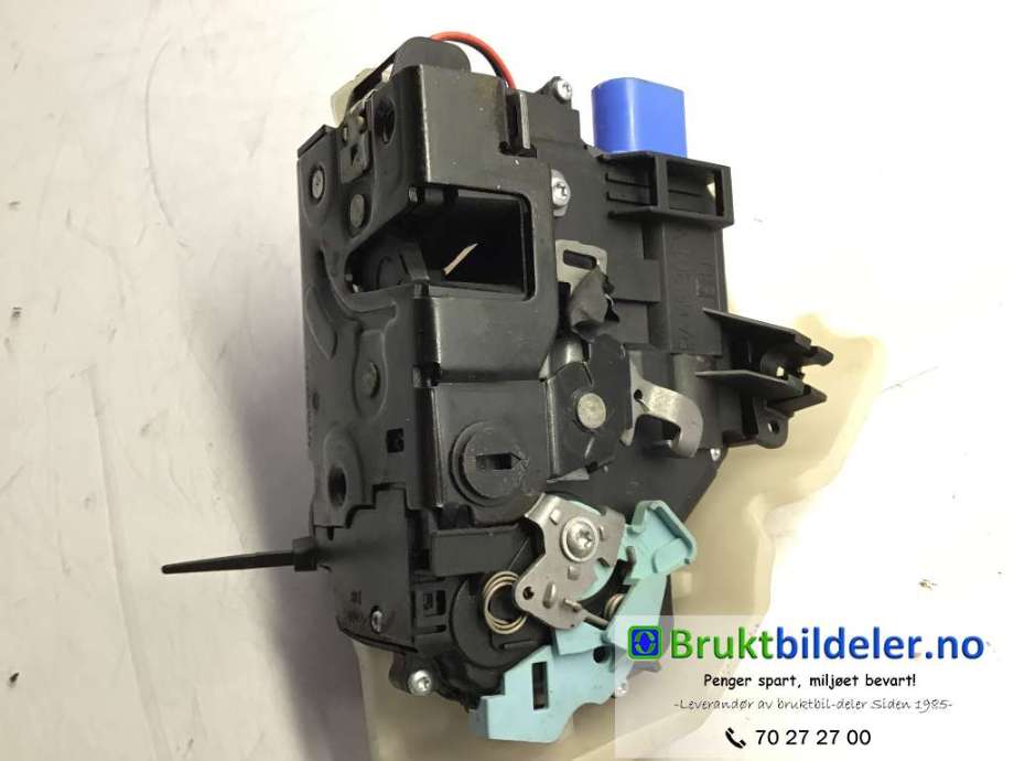 Låsekasse høyre bak til VW Golf, Plus/Cross 2009-2013 (Fase 2)  (VOLKSWAGEN|7L0 839 016 D|)