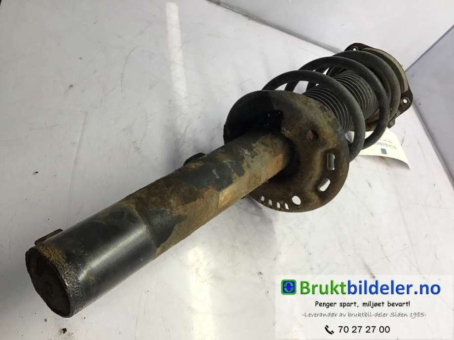 Fjærbein venstre foran til VW Golf, Plus/Cross 2009-2013 (Fase 2)  (VOLKSWAGEN|1T0 413 031 HM||1K0 411 105 BC)