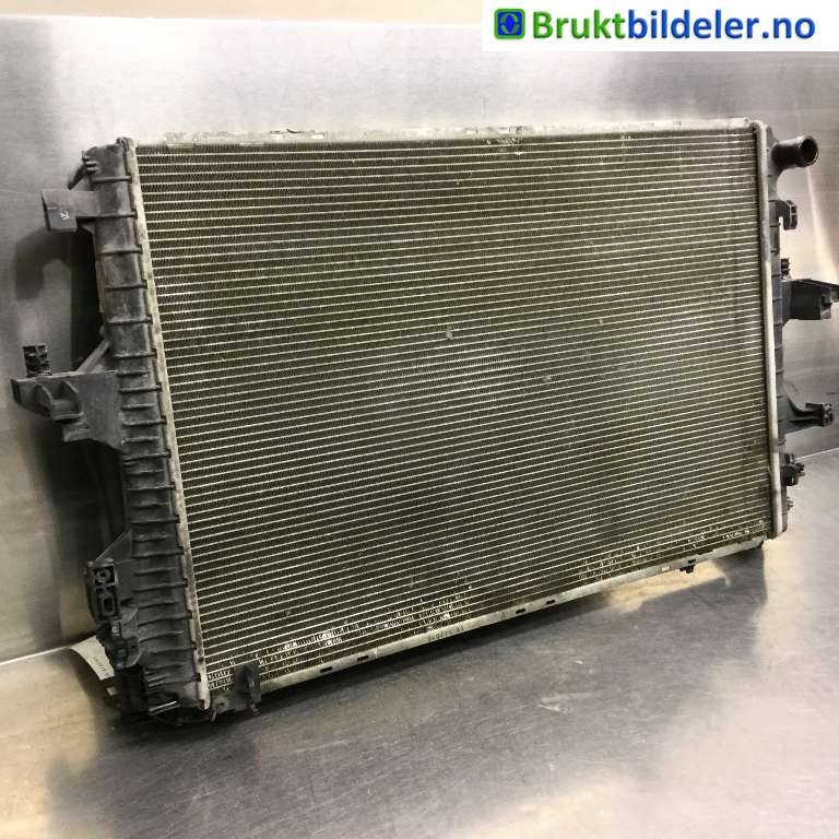 Radiator (manuell gir) til VW Transporter / Caravelle 2009-2015 (Fase 2) (T5) (T5) (VOLKSWAGEN|7E0 121 253 A|)