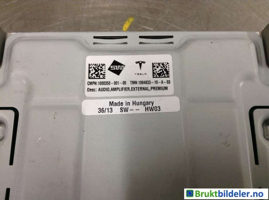 Bilstereo forsterker til Tesla Model S 2013-2016 (Fase 1)  (TESLA|104833-10-A|1000350-001-09|)