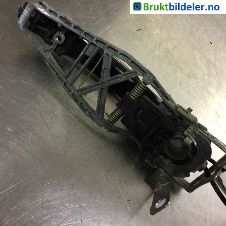 Dørhåndtak utv høyre foran til VW Transporter / Caravelle 2009-2015 (Fase 2) (T5) (T5) (VOLKSWAGEN|7H0 843 352 D|)