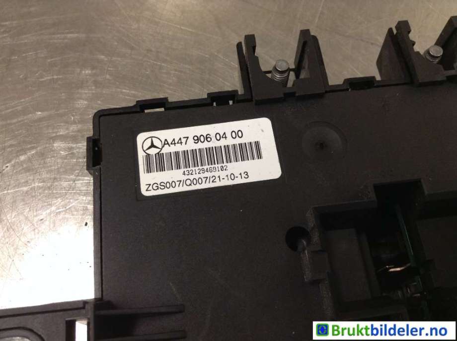 Sikringsboks til Mercedes Vito 2014-->> (W447) (W447) (MERCEDES|A 447 906 04 00|)