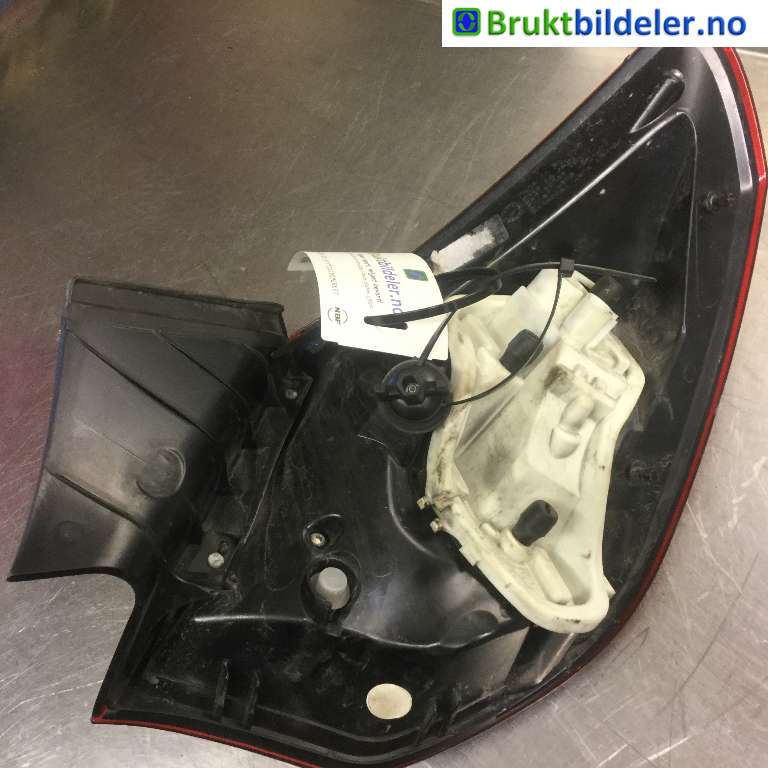 Baklykt venstre til Opel Astra J 2010-2015  (OPEL|13319949|)