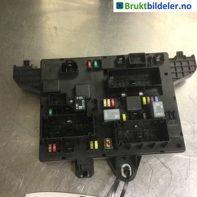 Sikringsboks til Opel Astra J, 2010-2015  (OPEL|13302301)