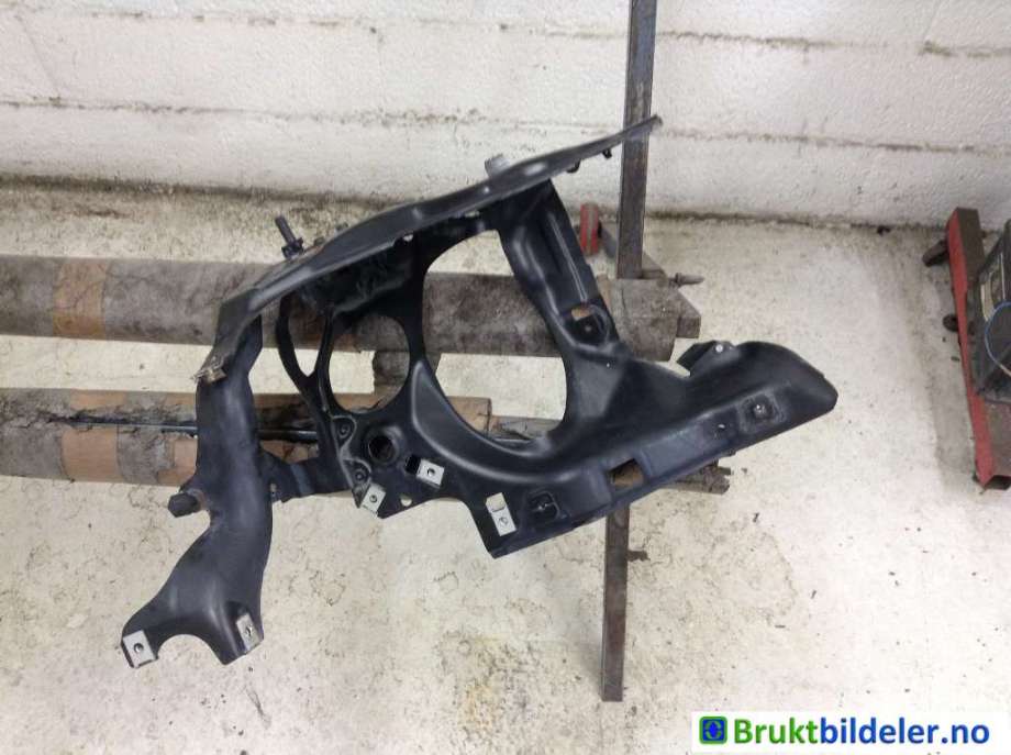 Frontlyktehus til BMW 7-Serie, 2000-2008 (E65/E66/E67/E88) (E65/E66/E67/E88) (BMW|51 71 7 022 967)