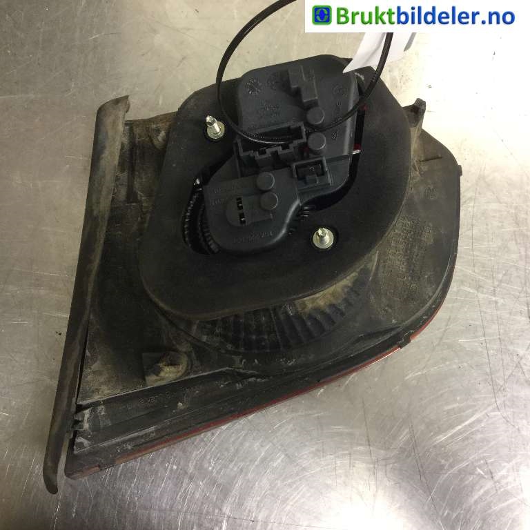 Baklykt venstre indre til VW Golf VI 2008-2012  (VOLKSWAGEN|5K0 945 093 AA|)