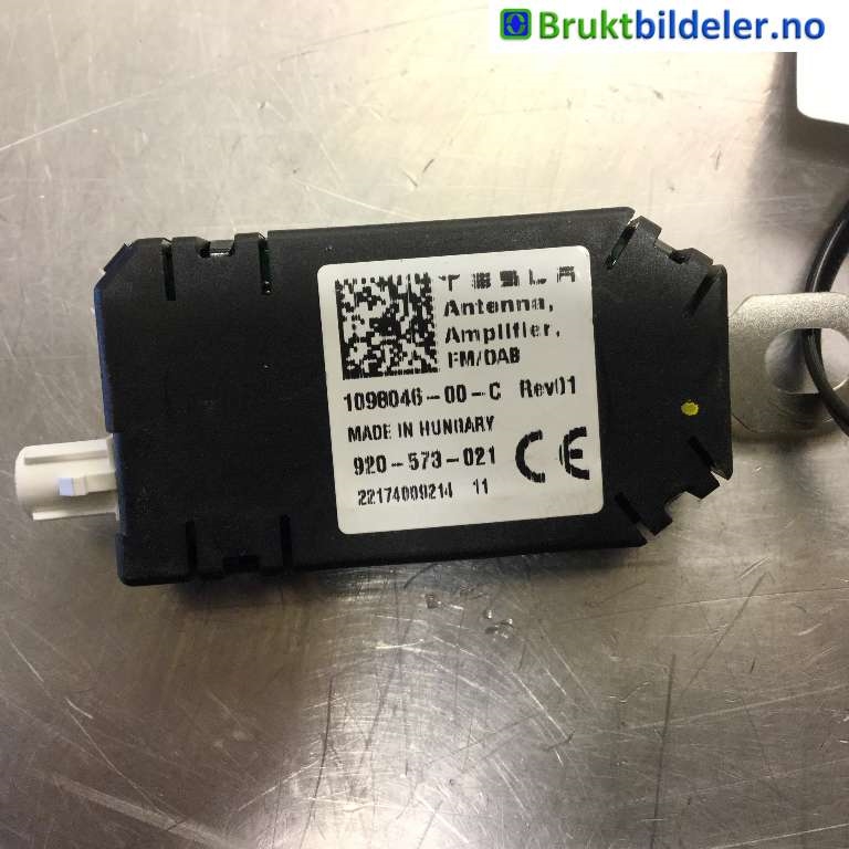 Antenne forsterker til Tesla Model Y 2021-2024 (Type I)  (1098046-00-C|)
