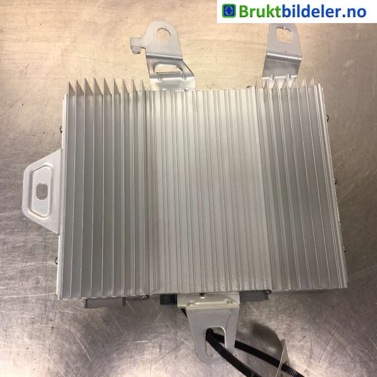 Bilstereo forsterker til Tesla Model Y 2021-2024 (Type I)  (1507152-01-B|)