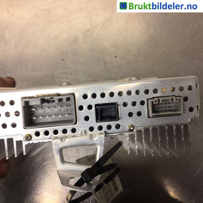 Bilstereo forsterker til Tesla Model Y 2021-2024 (Type I)  (1507152-01-B|)