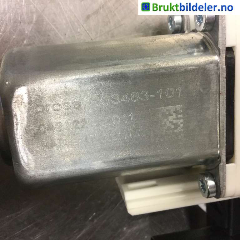 Ruteheis høyre foran til Tesla Model Y 2021-2024 (Type I)  (1526801-00-C|G03483-101|)