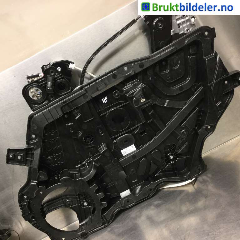 Ruteheis til Tesla Model Y 2021-2024 (Type I)  (1495509-00-E|)