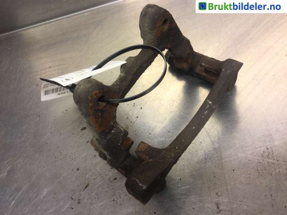 Bremsecaliper brakett til VW Passat, 2011-2015 (B7) (B7) (VOLKSWAGEN|3AA 615 426 B)