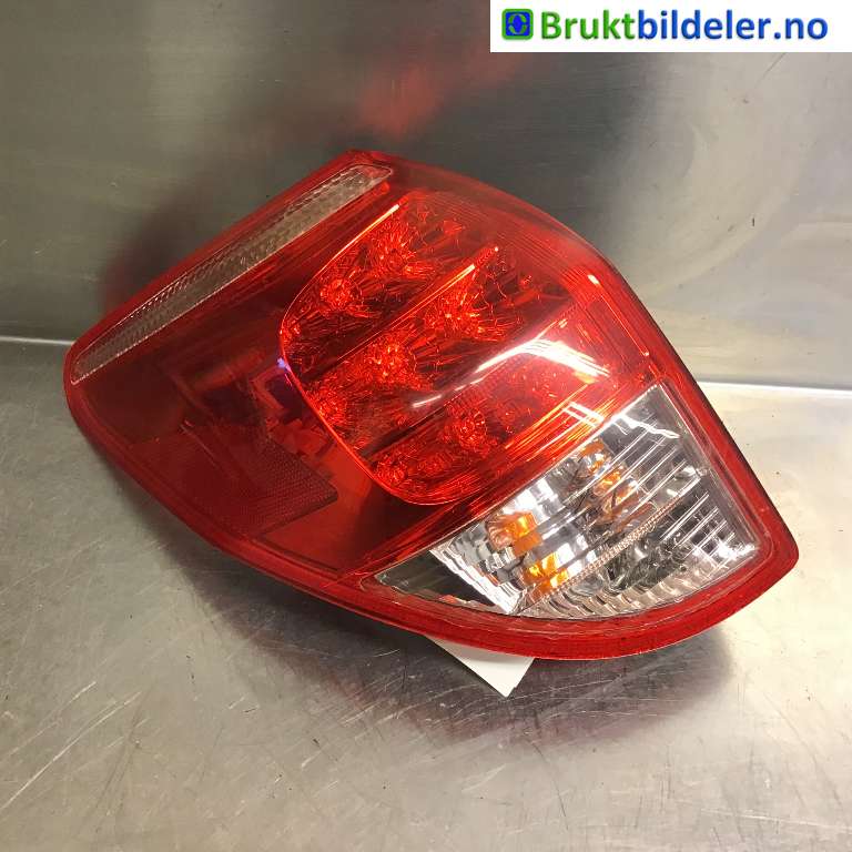 Baklykt venstre til Toyota RAV4, 2006-2009 (Type III, Fase 1)  (TOYOTA|81561-42090)