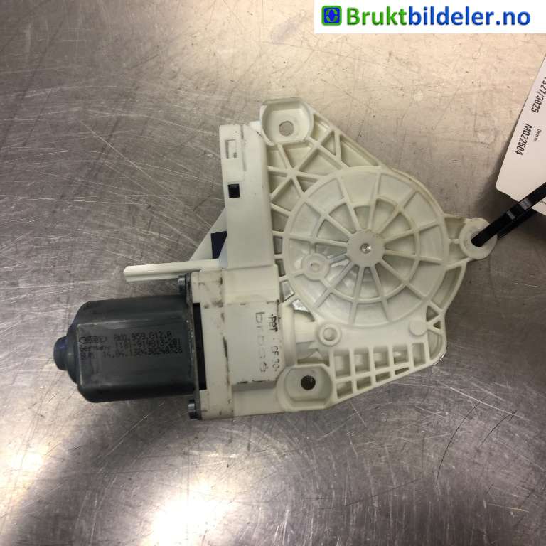 Ruteheis høyre til Audi A4, Allroad 2009-2016 (Type I) (B8) (B8) (AUDI|8K0 959 812 A|)