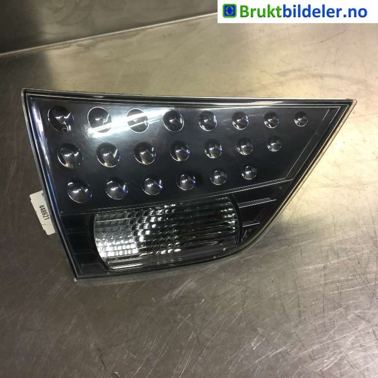 Baklykt venstre indre til Mitsubishi Outlander, 2010-2012 (Type II, Fase 2)  (MITSUBISHI|8331A005)