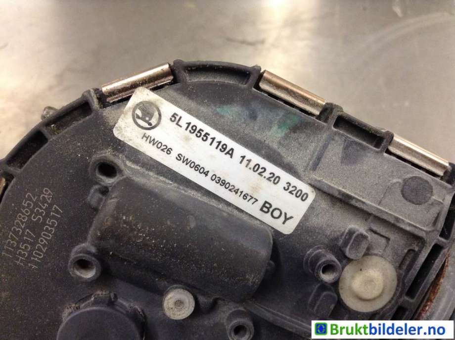 Viskermotor frontrute til Škoda Yeti 2009-2013 (Fase 1)  (SKODA|5L1 955 119 A|0 397 220 654|)