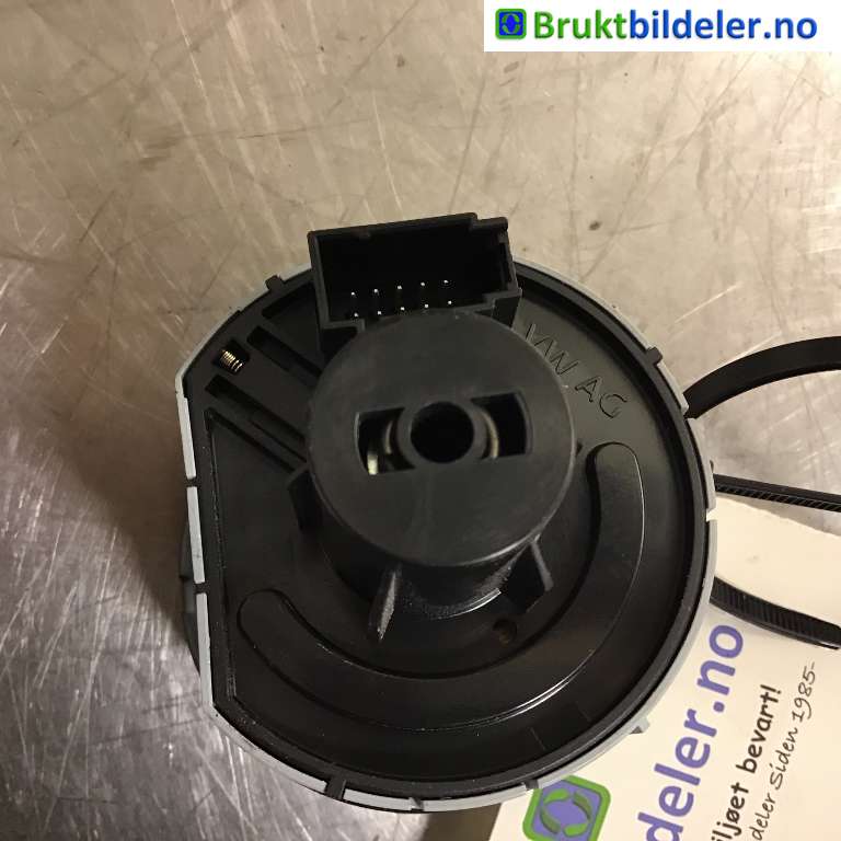 Bryter lys til Škoda Octavia 2017-2020 (Type III, Fase 2)  (SKODA|5E0 941 431 D|10095088|)