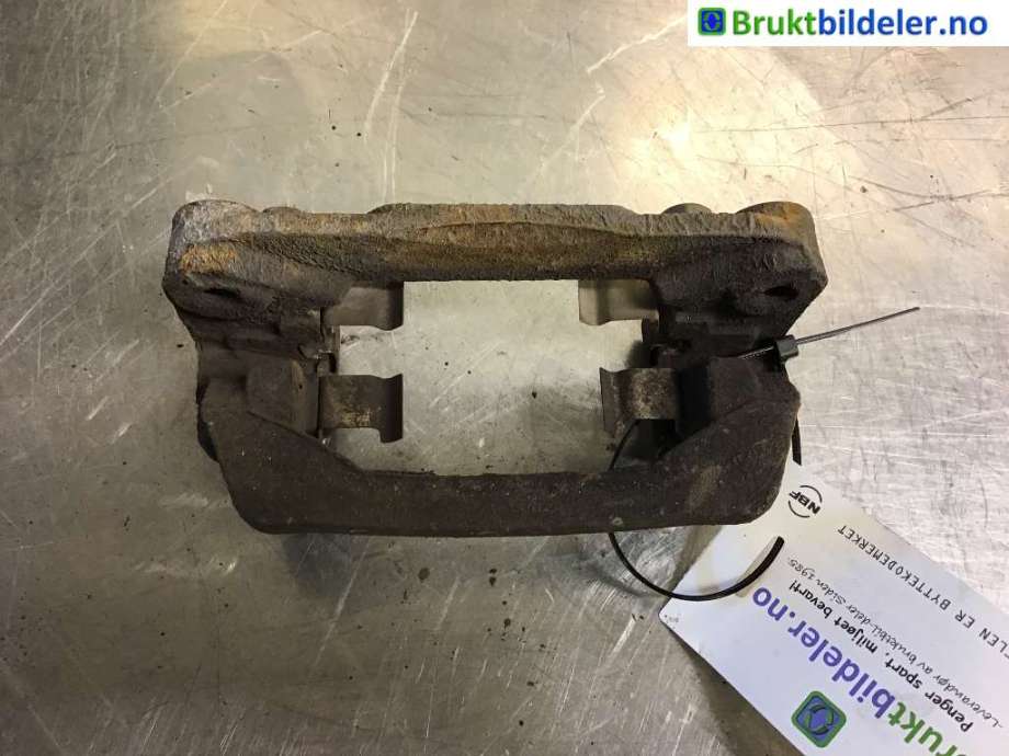 Bremsecaliper brakett til Subaru Forester, 2008-2013 (Type III)  (SUBARU|26625FG000)