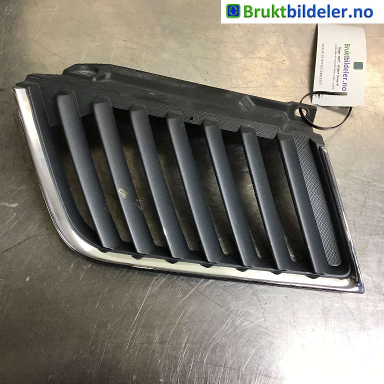 Grill venstre til Mitsubishi L200, 2006-2015 (Type IV)  (MITSUBISHI|7450A187)