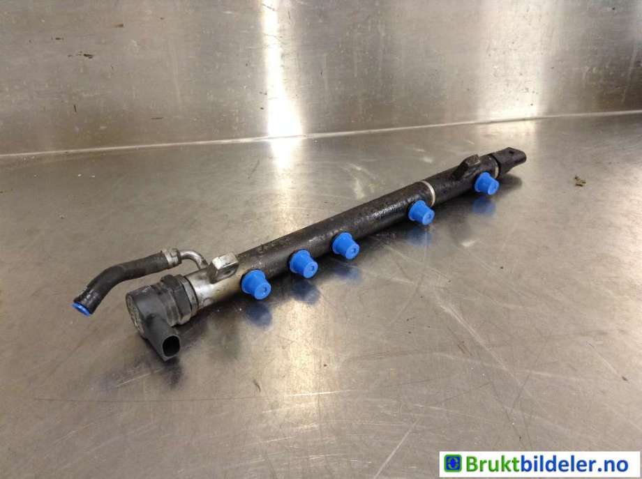Dyseskinne (fuelrail) til Mercedes B-Klasse, 2005-2008 (Fase 1) (W245) (W245) (MERCEDES|A 640 070 12 95/004)