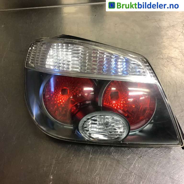 Baklykt venstre til Mitsubishi Outlander, 2003-2006 (Type I)  (MITSUBISHI|8330A049)