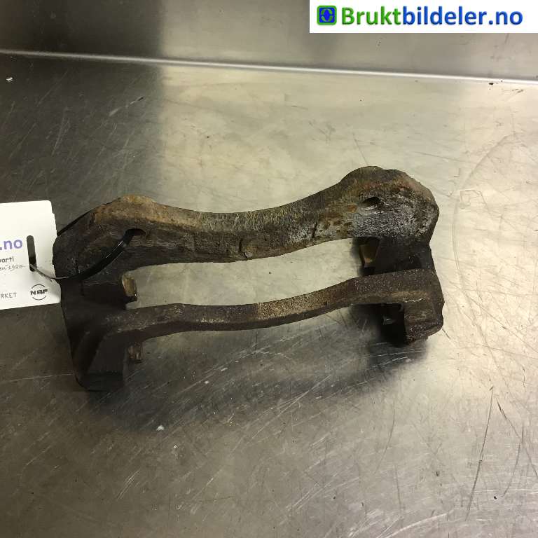 Bremsecaliper brakett til Mitsubishi Outlander, 2003-2006 (Type I)  (MITSUBISHI|MR307282)