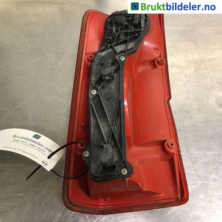 Baklykt høyre til Land Rover Discovery 1999-2004 (Type II)  (LAND-ROVER|XFB101680|)