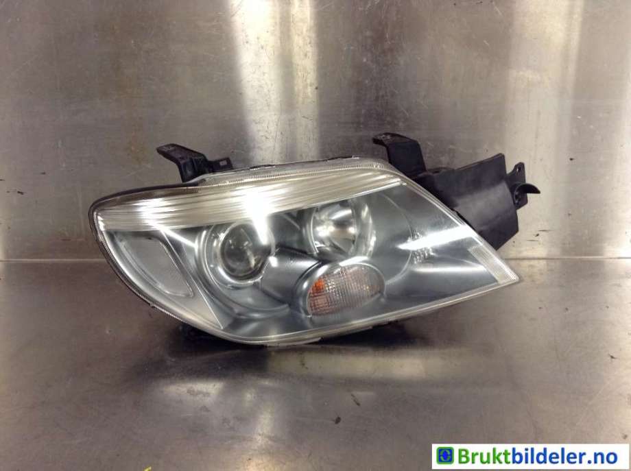 Frontlykt høyre halogen til Mitsubishi Outlander, 2003-2006 (Type I)  (MITSUBISHI|8301A068)