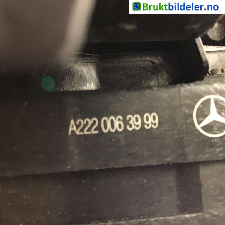 Låsekasse høyre foran til Mercedes C-Klasse 2014-2018 (Fase 1) (W205) (W205) (MERCEDES|A 222 006 39 99|)