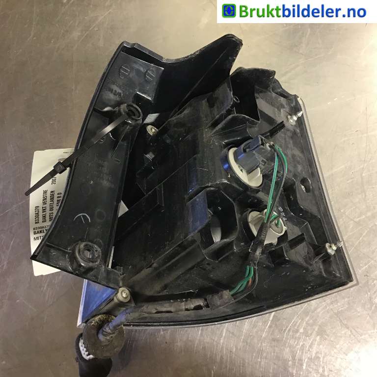 Baklykt venstre til Mitsubishi Outlander 2007-2010 (Type II, Fase 1)  (MITSUBISHI|8330A379|)