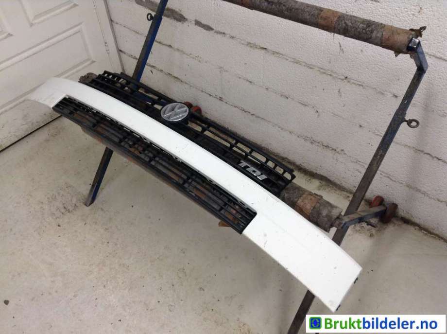 Grill til VW Transporter / Caravelle, 1990-2003 (T4) (T4) (VOLKSWAGEN|701 853 653 F)