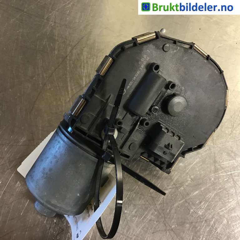 Viskermotor frontrute til Mercedes C-Klasse 2011-2014 (Fase 2) (W204) (W204) (MERCEDES|A 204 820 10 40|1 397 220 666|)