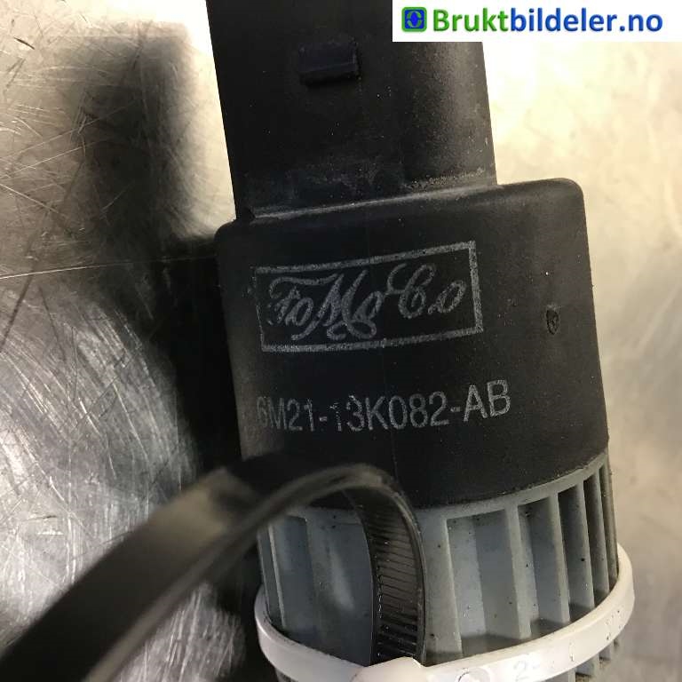 Spylerpumpe foran til Ford Focus 2014-2018 (Type III, Fase 2)  (FORD|6M21-13K082-AB|)