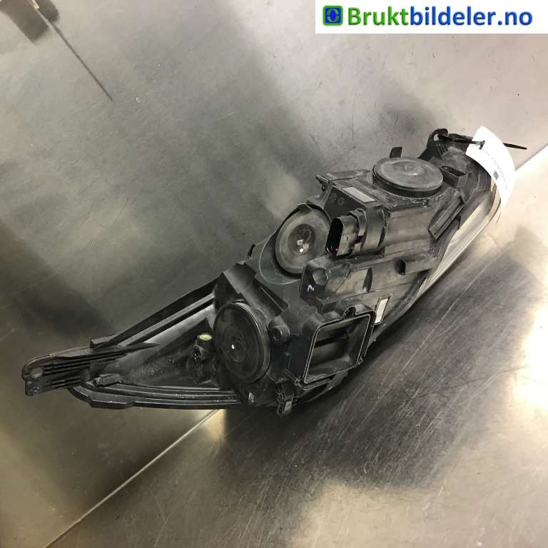 Frontlykt venstre halogen til Ford Focus 2014-2018 (Type III, Fase 2)  (FORD|F1EB-13W030-GB|)