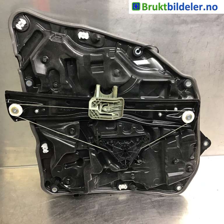 Ruteheis til BMW 5-Serie 2017-->> (G30/G31) (G30/G31) (BMW|51 33 7 487 087|C30530-110|)