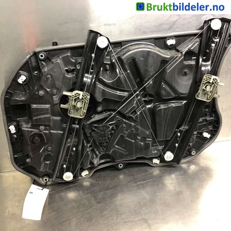 Ruteheis til BMW 5-Serie 2017-->> (G30/G31) (G30/G31) (BMW|51 33 7 487 085|C30526-113|)