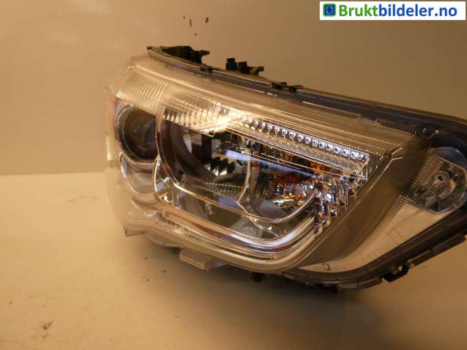Frontlykt høyre halogen til Mitsubishi ASX 2010-2019  (MITSUBISHI|8301B588|)