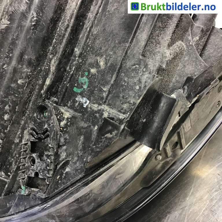 Frontlykt høyre xenon til Mercedes B-Klasse 2011-2018 (W246) (W246) (MERCEDES|A 246 820 72 61|0 301 271 272 07|)