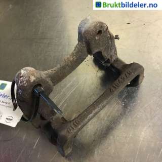 Bremsecaliper brakett til Mercedes B-Klasse, 2011-2018 (W246) (W246) (MERCEDES|A 000 423 08 06)