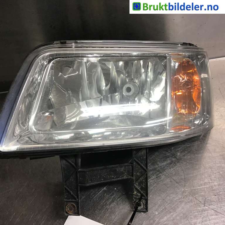 Frontlykt venstre halogen til VW Transporter / Caravelle, 2003-2009 (Fase 1) (T5) (T5) (VOLKSWAGEN|7H1 941 015 J)